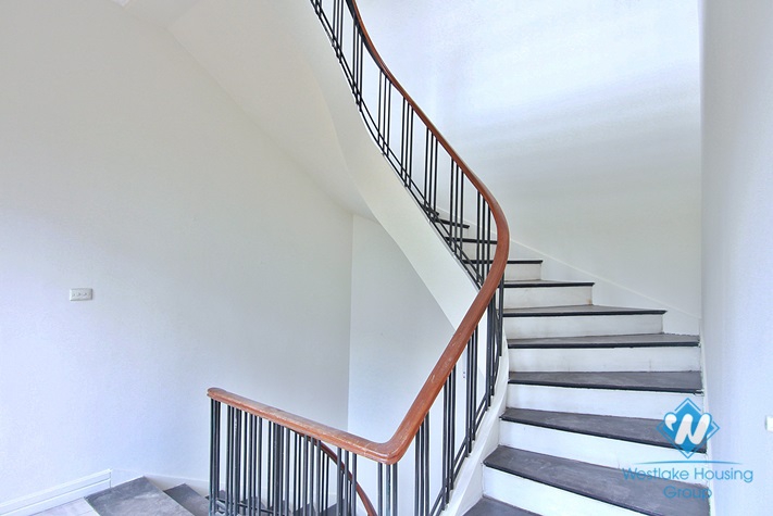 Lake view house for rent in Quang An street, Tay Ho district